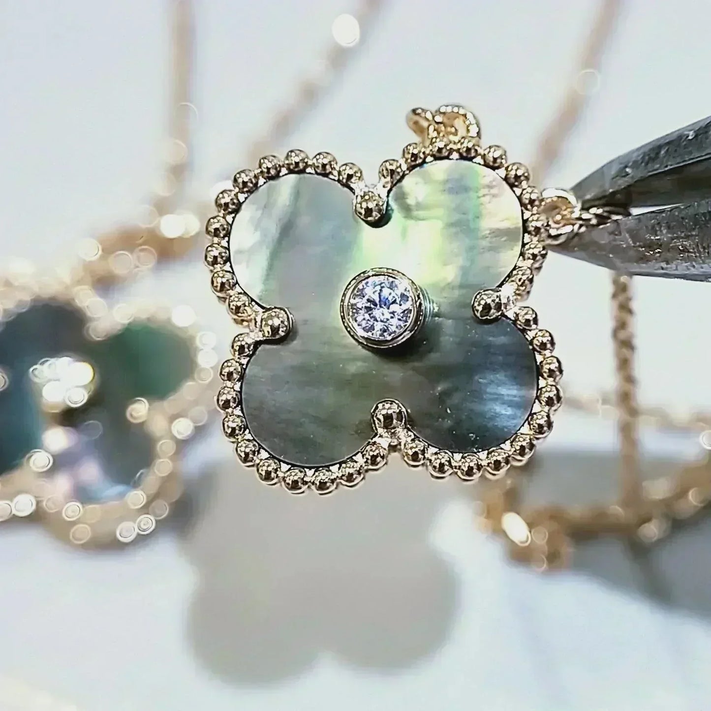 [Eterna Jewels]CLOVER 15MM DIAMOND AND MOTHER-OF-GREY NECKLACE