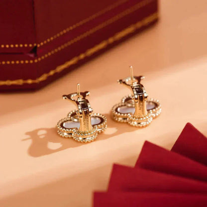 [Eterna Jewels]CLOVER MEDIUM 1 MOTIFS  WHITE MOP STUD EARRINGS