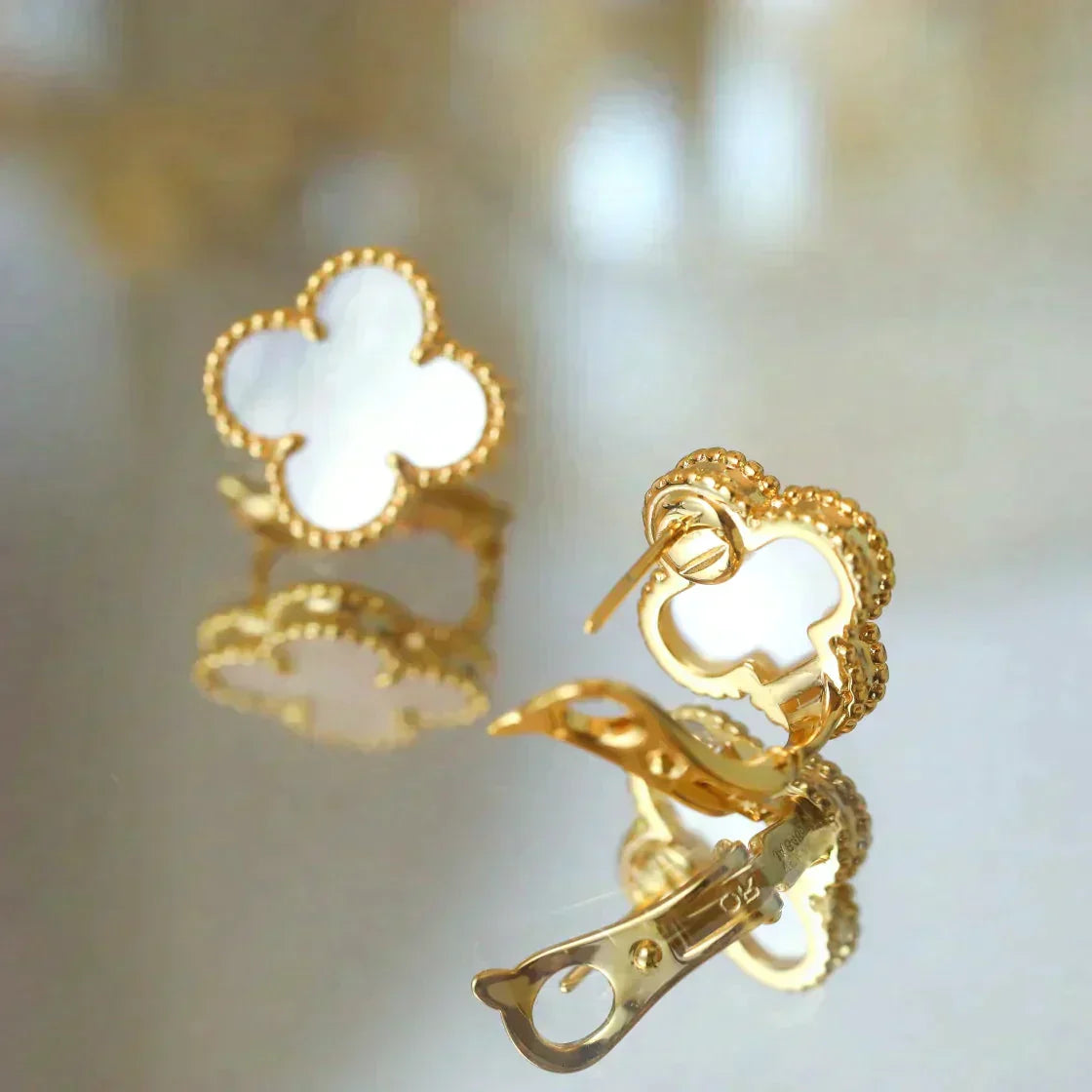[Eterna Jewels]CLOVER MEDIUM 1 MOTIFS  WHITE MOP STUD EARRINGS
