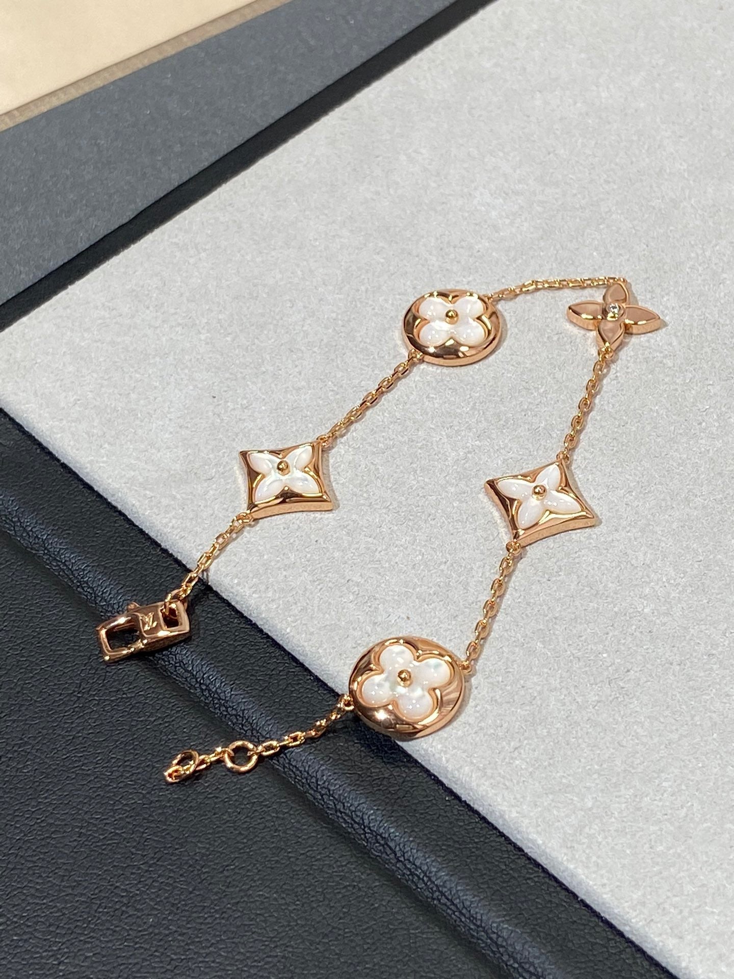 [Eterna Jewels]STAR AND SUN 5 MOTIF MOP PINK GOLD BRACELET