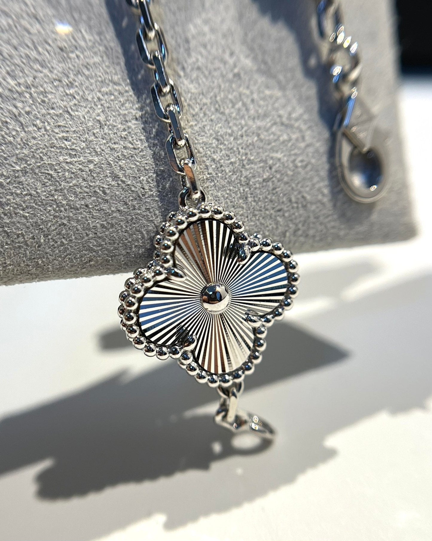 [Eterna Jewels] CLOVER 5 MOTIF LASER BRACELET COLLECTION