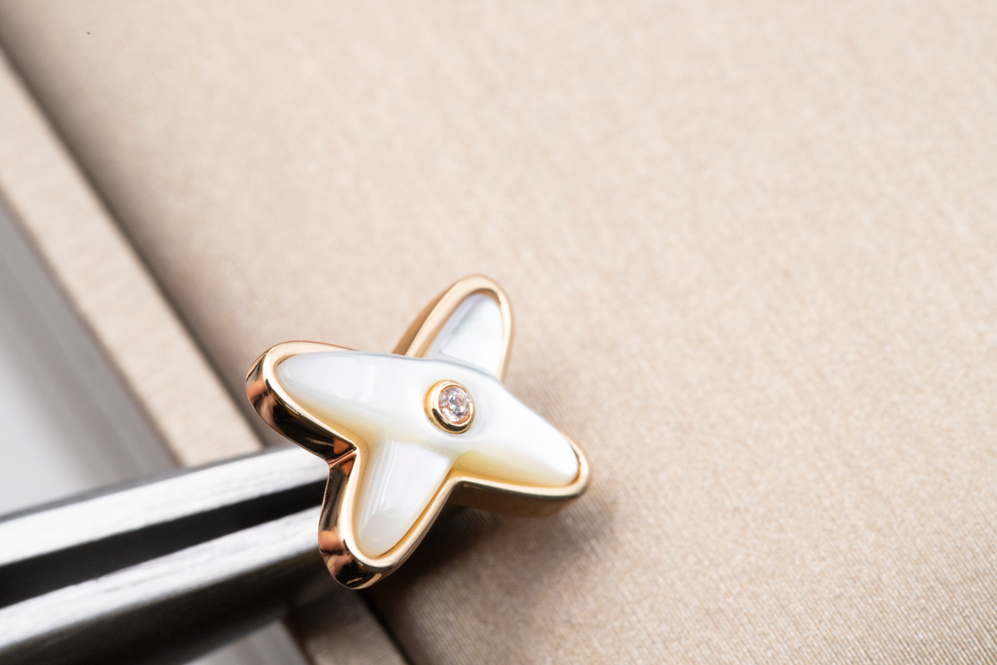 [Eterna Jewels]JEUX DE WHITE MOP PINK GOLD DIAMOND EARRINGS
